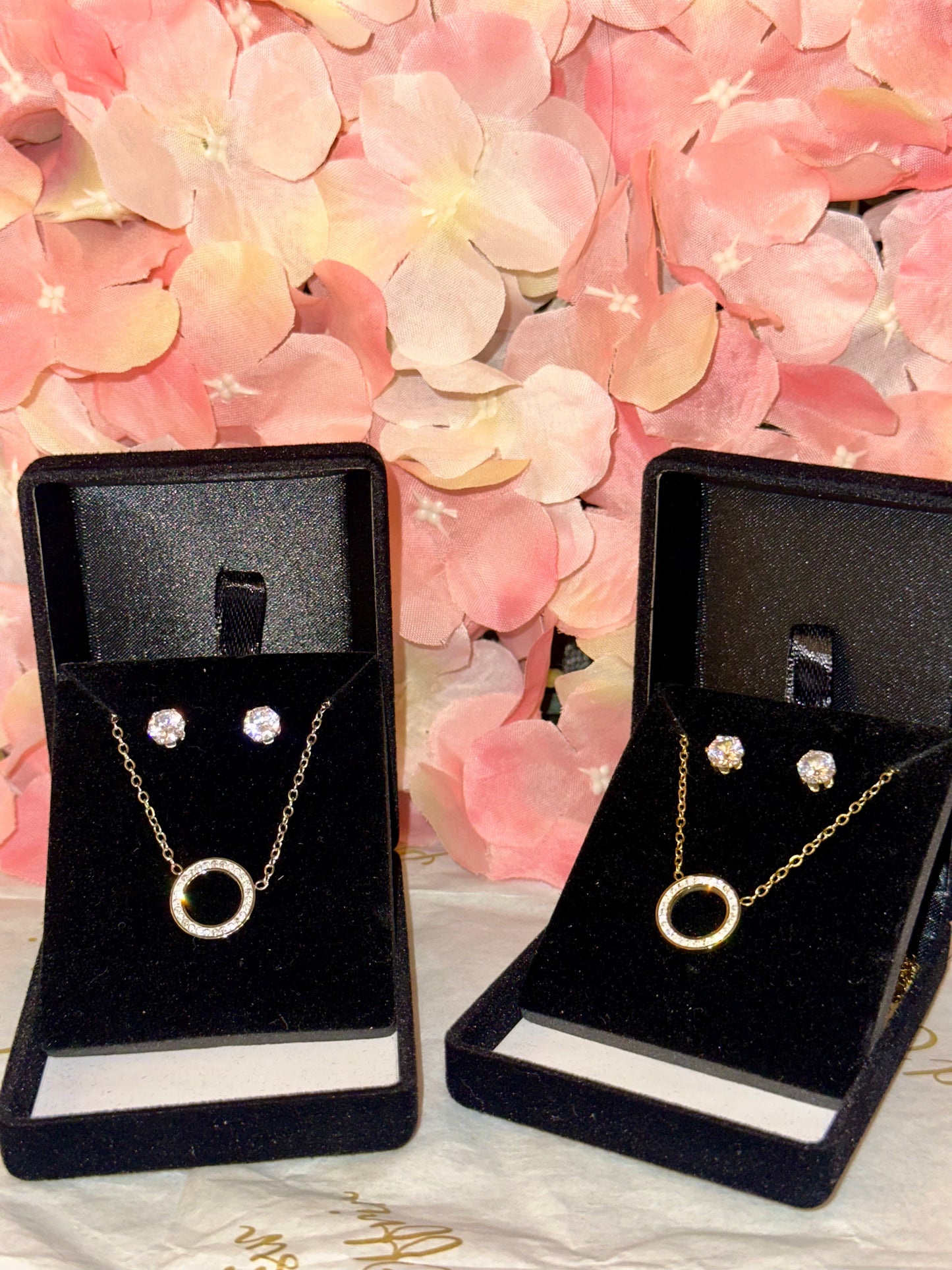 Coffret Bijoux – Collier Cercle Strass & Boucles d’Oreilles