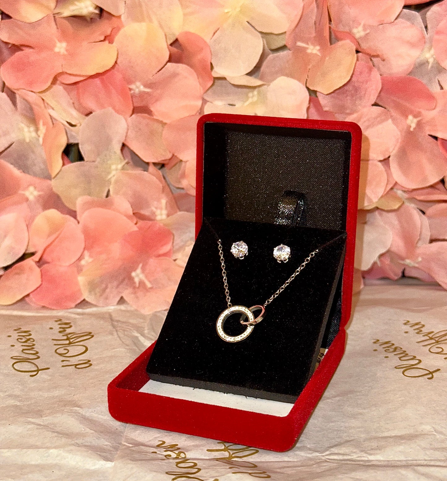 Coffret Bijoux – Collier Anneaux Entrelacés & Boucles d’Oreilles